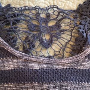 Light weight short sleeved knit top with lace. XL